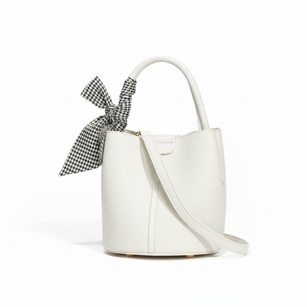 London Hampstead leather bag — side view